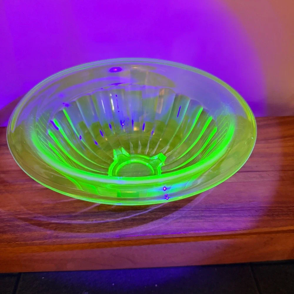 Hazel Atlas Green Uranium Glass Ribbed Footed Mixing Bowl Vtg Depression 9.5